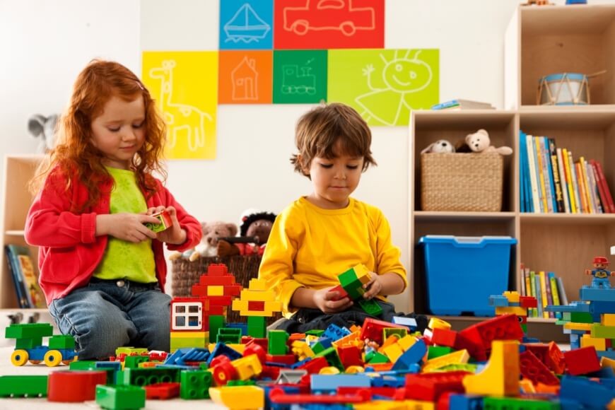 STEM - Kids playing LEGO