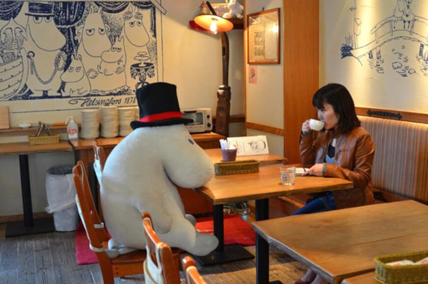 https://1712507217.rsc.cdn77.org/wp-content/uploads/2018/07/japanese-restaurant-offering-to-eat-with-stuffed-animals.jpg